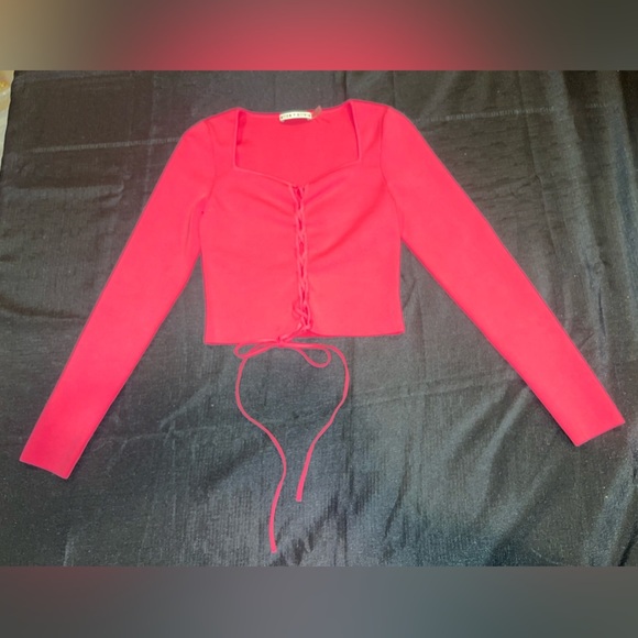 Alice + Olivia Hilaria Lace Front Top in Pink - Picture 3 of 8